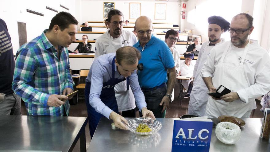 Asistentes a un curso en arroces para cocineros profesionales