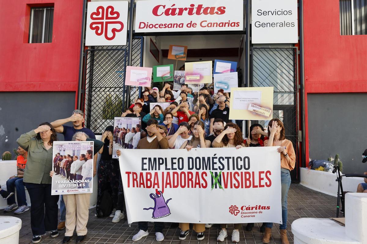 Concentración de Cáritas Diocesana de Canarias por el 30 de marzo, Día Internacional de las Trabajadoras del Hogar.