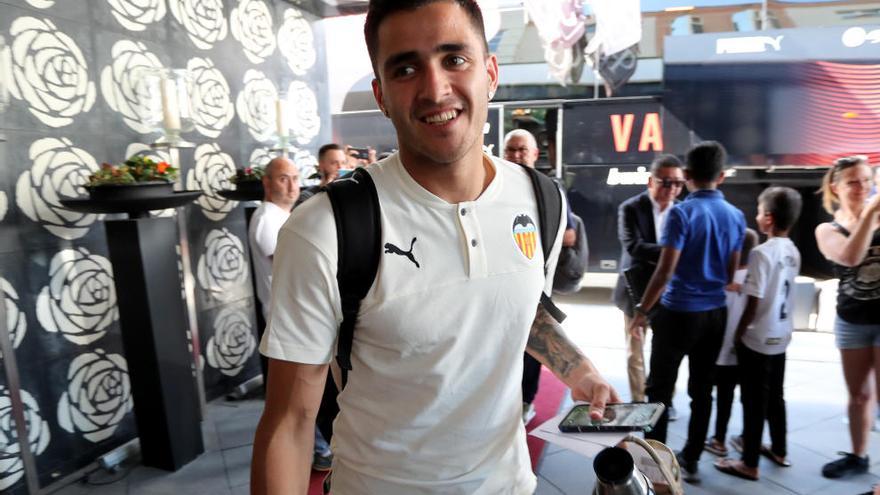 La cara de Maxi refleja la ilusión con la que el delantero se une al Valencia tras concretarse su fichaje... todo un &#039;culebrón&#039; de verano.