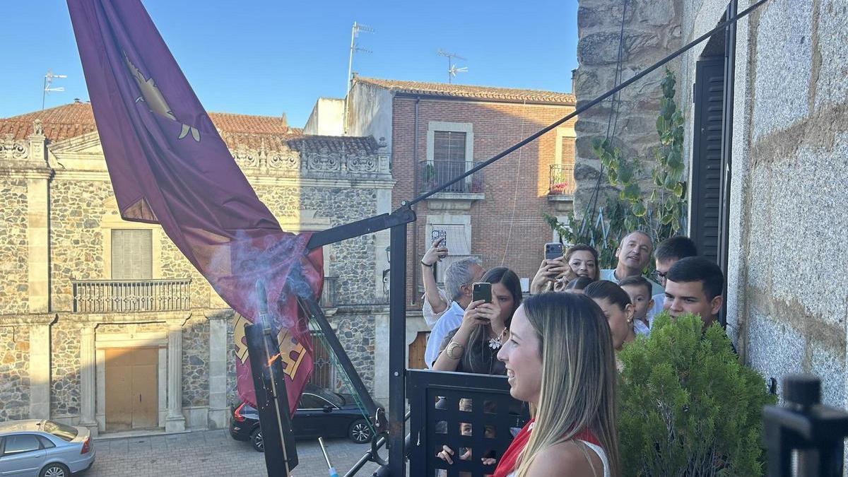 Paula Rodríguez, tras ser nombrada Abanderada.