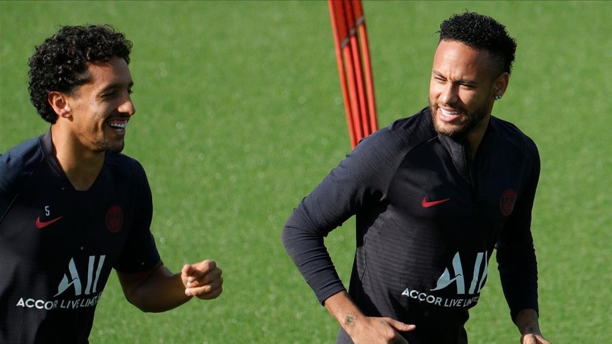 Marquinhos y Neymar, en el entrenamiento del PSG previo al retorno del exazulgrana.