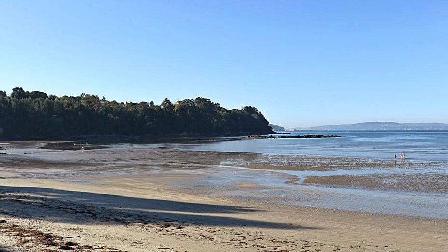 Playa de O Regueiro, en Bergondo.  | // LA OPINIÓN