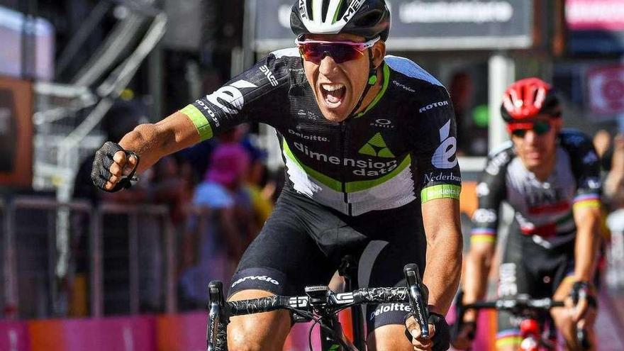 Omar Fraile celebra la victoria en la undécima etapa del Giro del Centenario. // Alessandro Di Meo