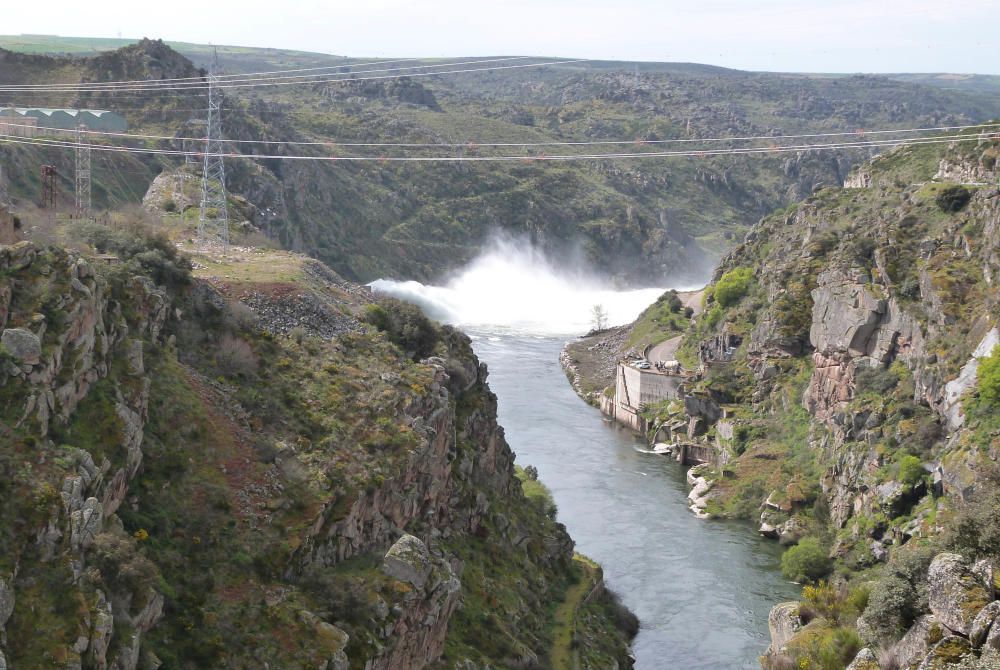 Las presas de Zamora abren los aliviaderos