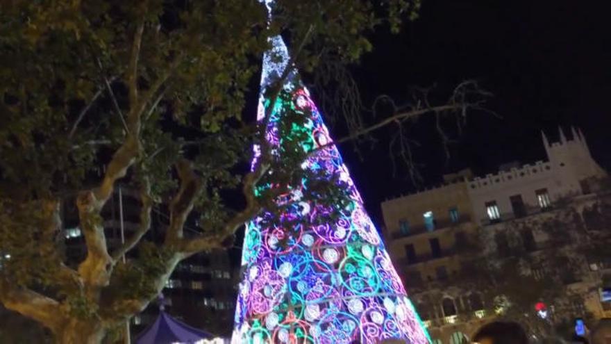 Encendido de las luces del árbol de navidad de la plaza del Ayuntamiento de València