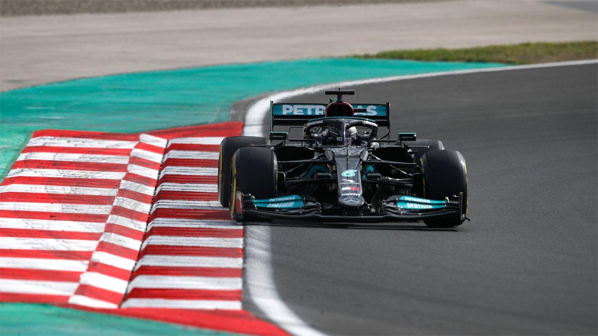 Lewis Hamilton, al frente en Istanbul Park