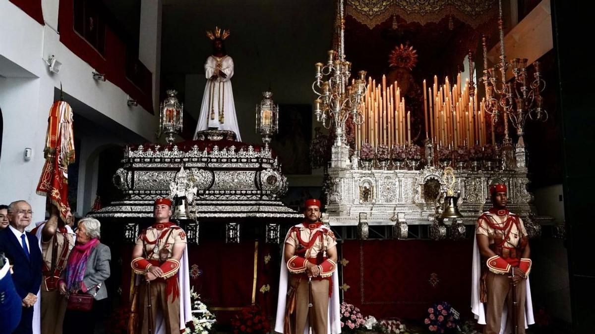 Francisco de la Torre, junto a Teresa Porras, este Lunes Santo, en la casa hermandad del Cautivo.