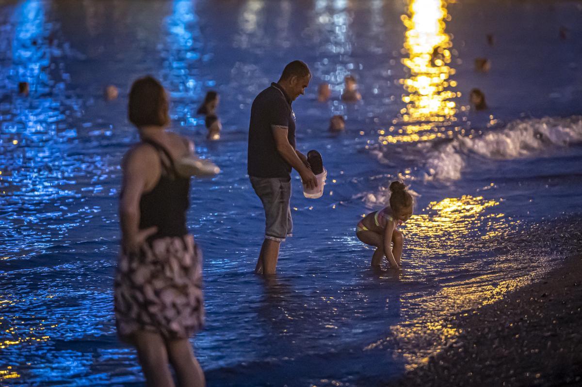 Baños contra la noche infernal en Barcelona