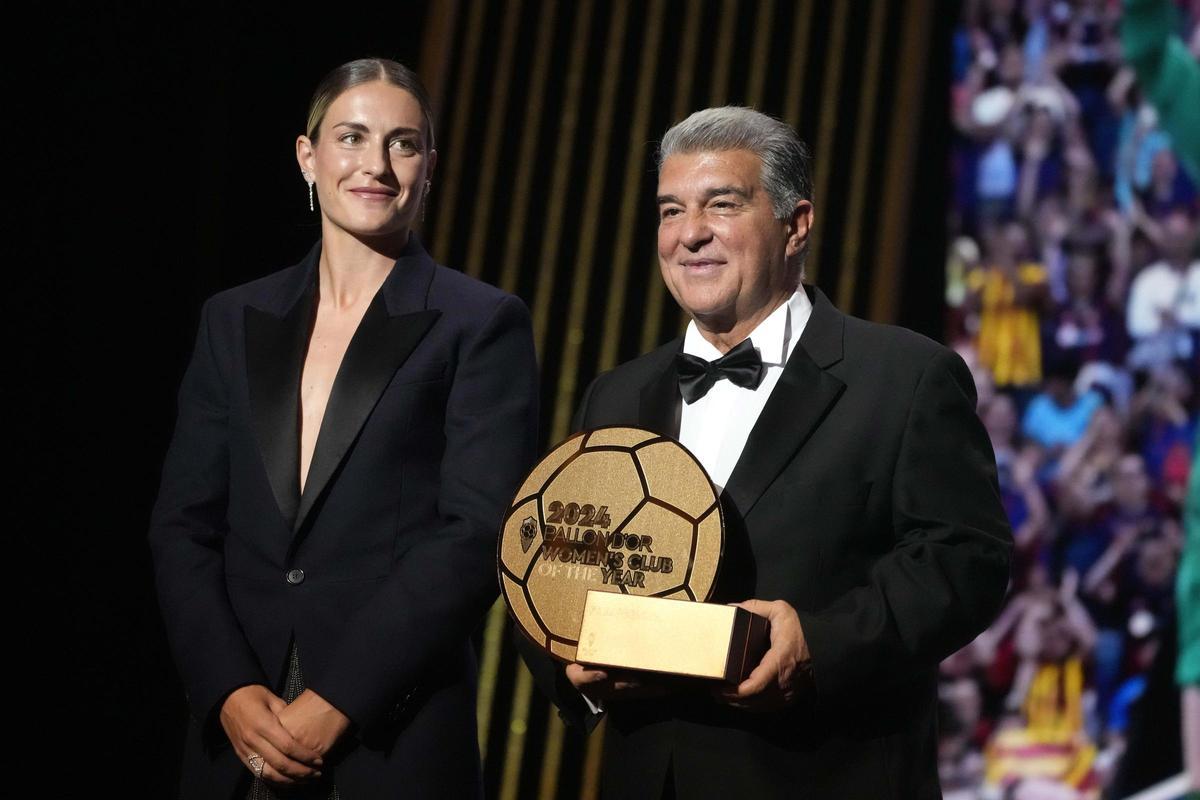 El Barça femenino, galardonado como mejor equipo del mundo en la Gala del Balón de Oro El Barça femenino, galardonado como mejor equipo del mundo en la Gala del Balón de Oro