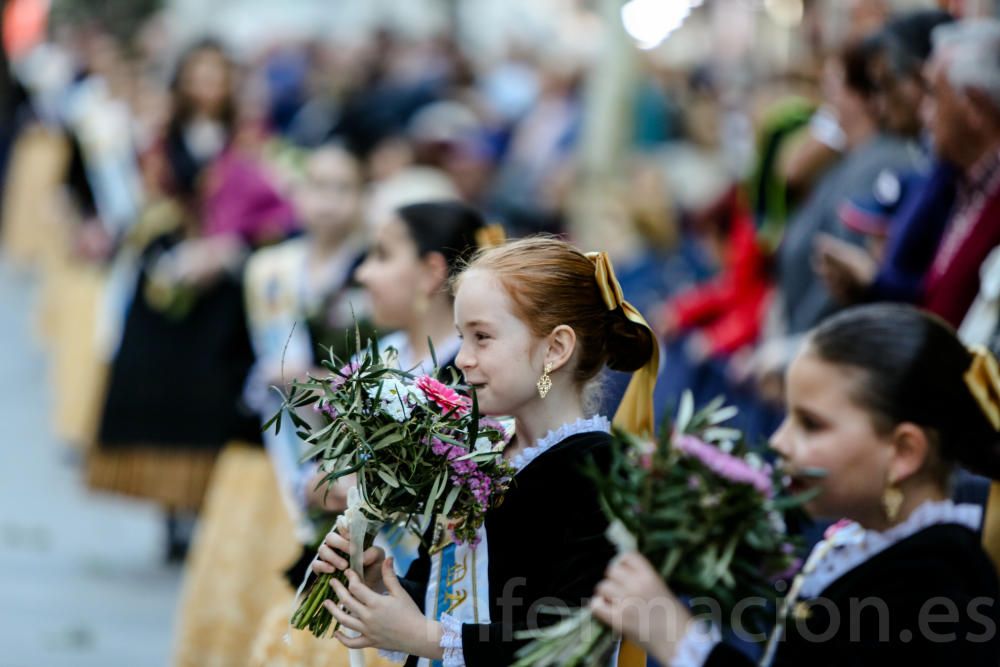 Ofrenda de flores a la Mare de Déu del Sofratge en Benidorm