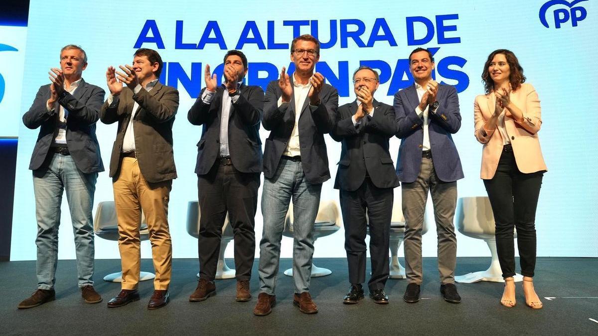 Feijóo y los barones en la interparlamentaria de Toledo.