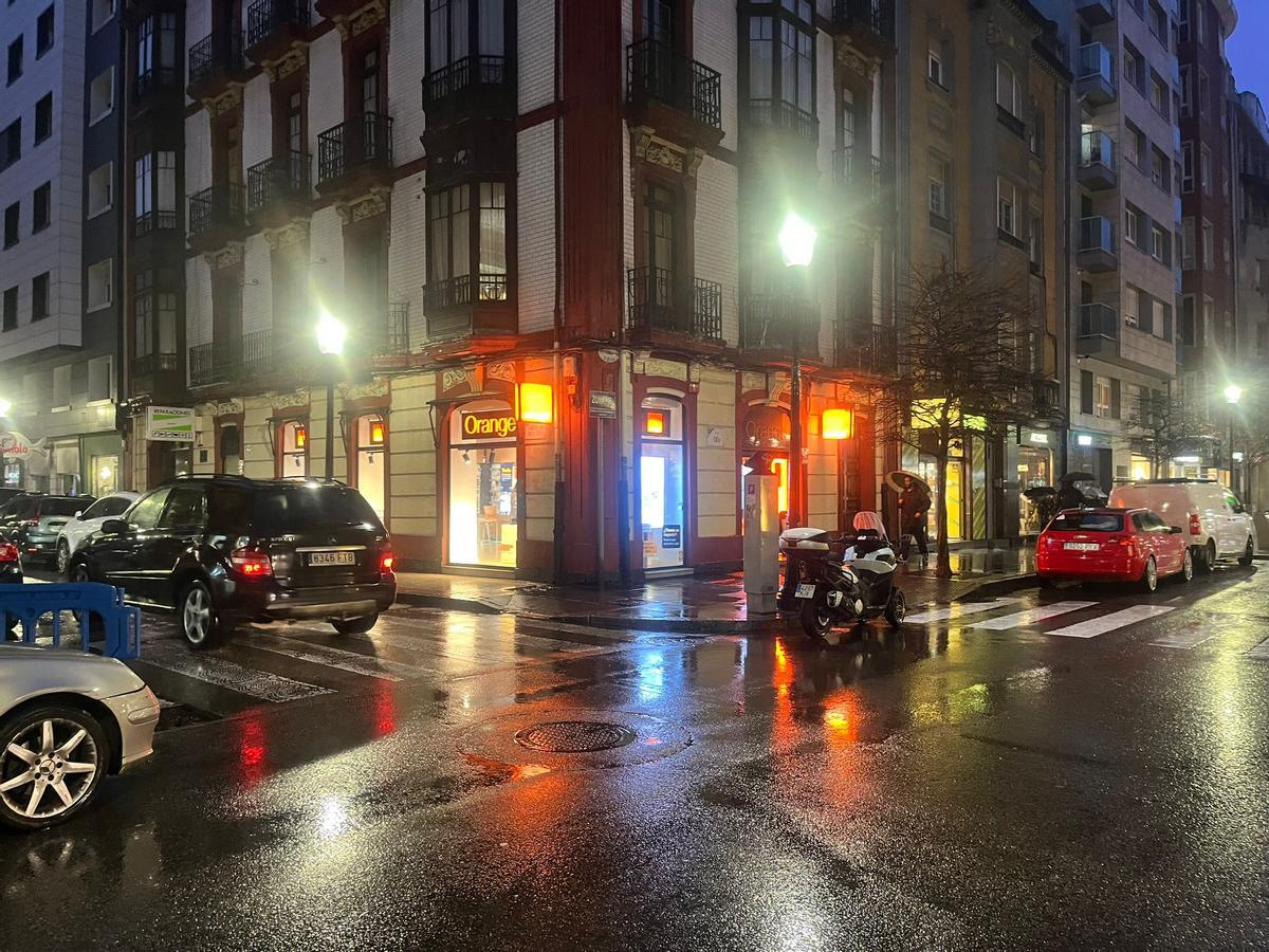 Vista de la calle Uría, donde ocurrió el asalto a plena luz del día.