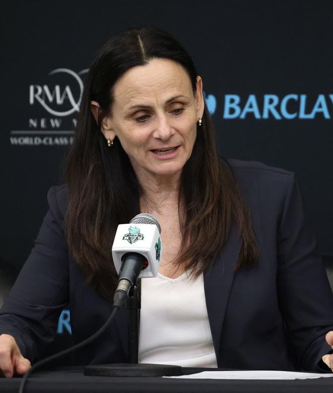 Suspenden a una entrenadora de la WNBA por llamar "especie protegida" a una jugadora