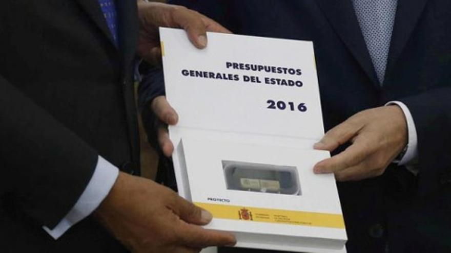 Montoro entrega los presupuesto de 2016