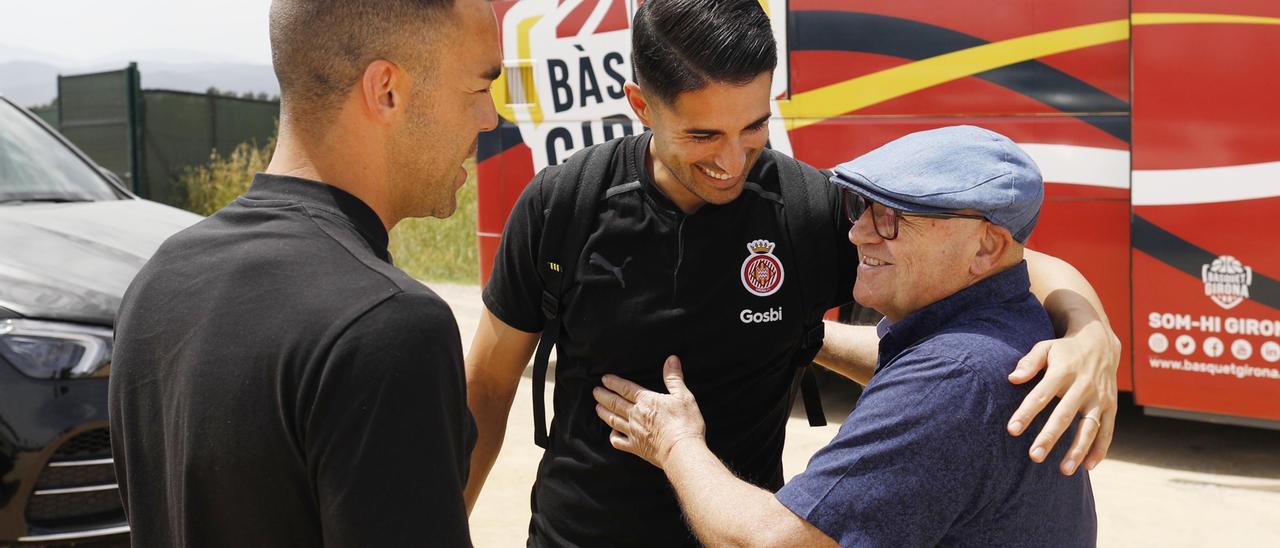 Juan Carlos i Juanpe s&#039;acomiaden a La Vinya abans de marxar cap a Eibar.