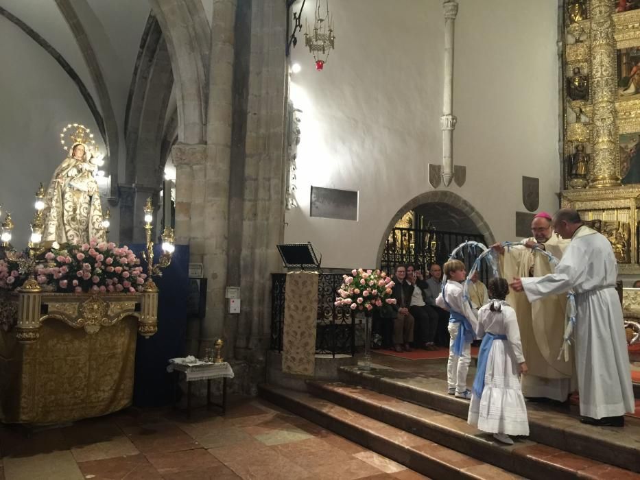 Llanes se llena para coronar a la Virgen de Guía