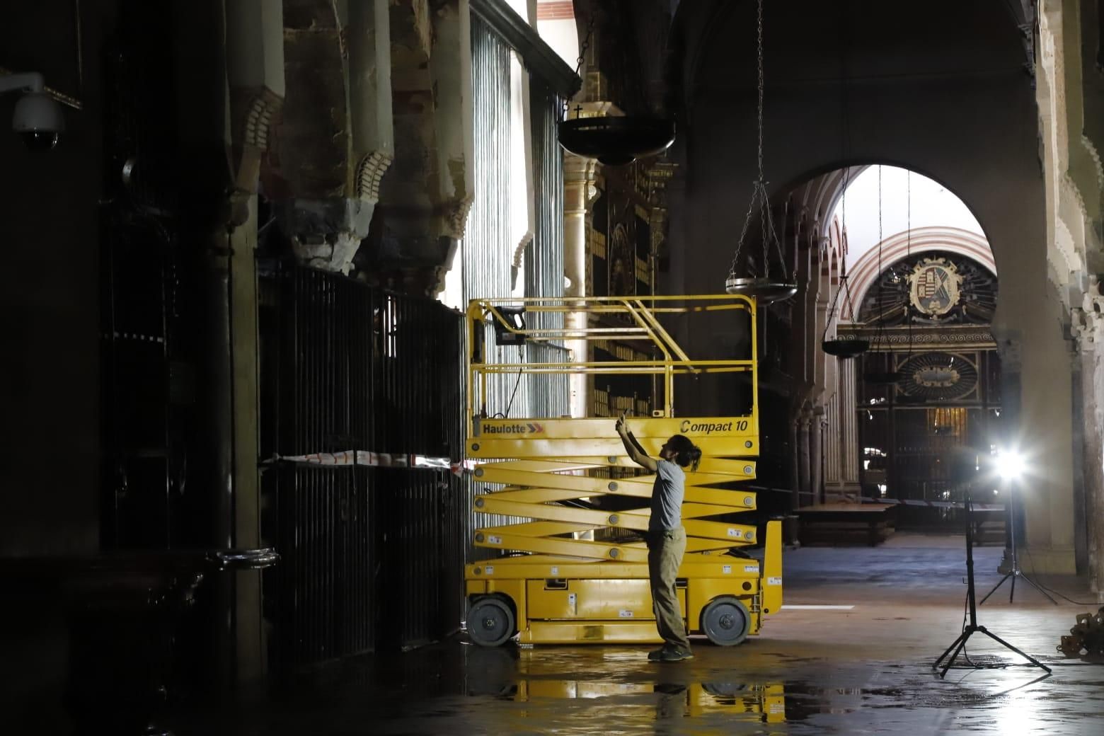 Tras el incendio: las imágenes de la zona afectada por el fuego en la Mezquita-Catedral