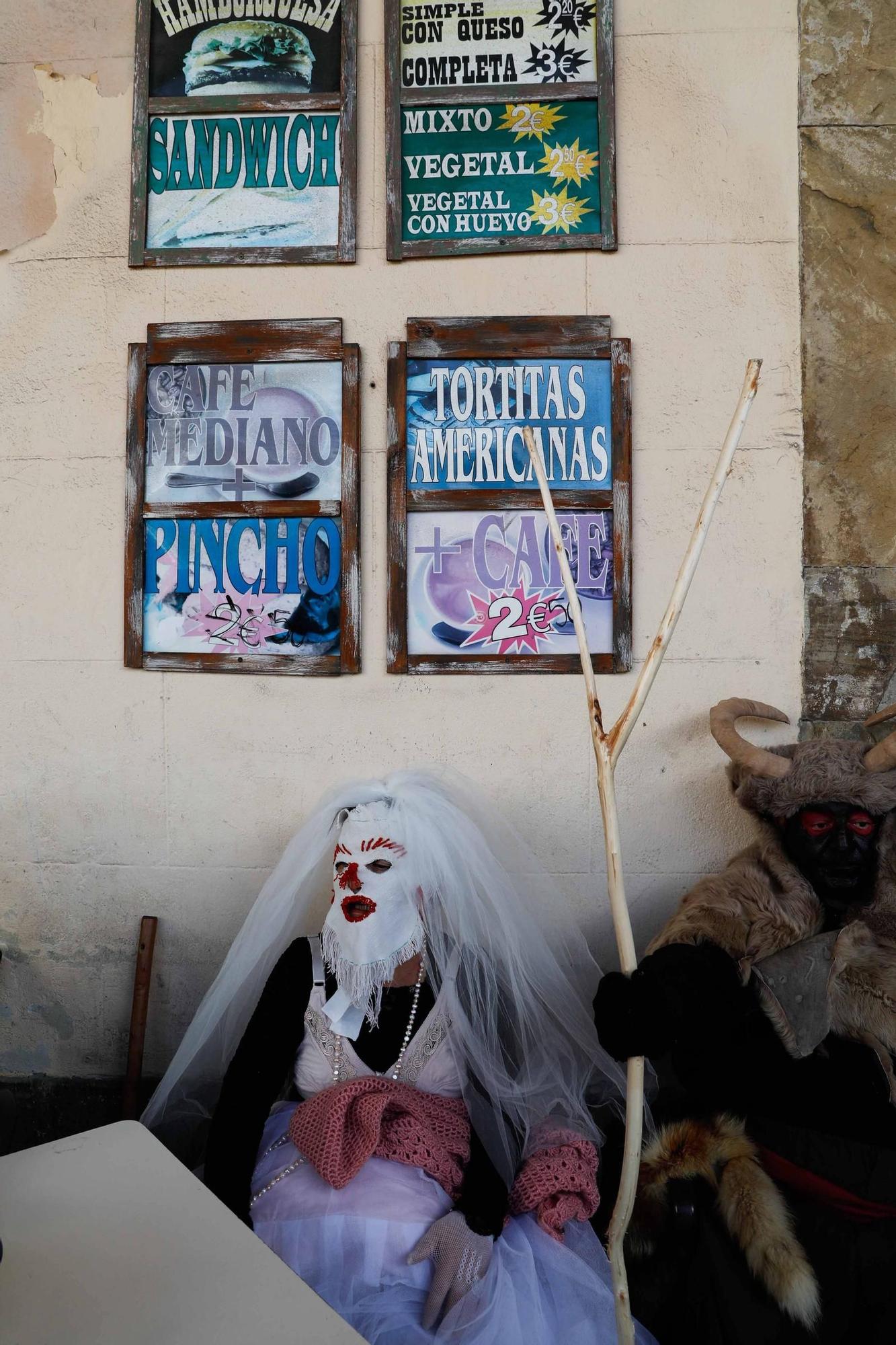 EN IMÁGENES: El Antroxu tradicional en Avilés