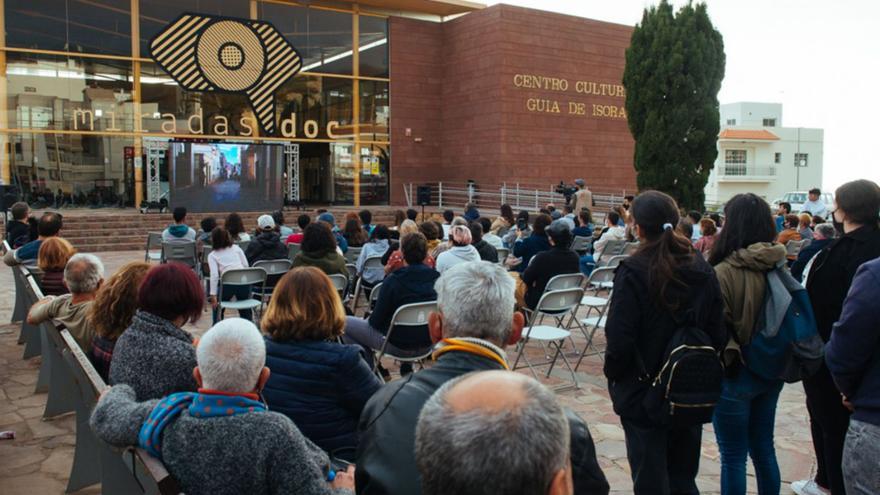 Guía de Isora asiste al estreno de los cortos de los alumnos del DocExprés