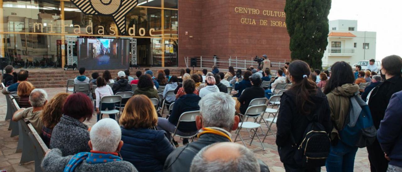 Imagen de la proyección de los proyectos de los estudiantes durante el festival.