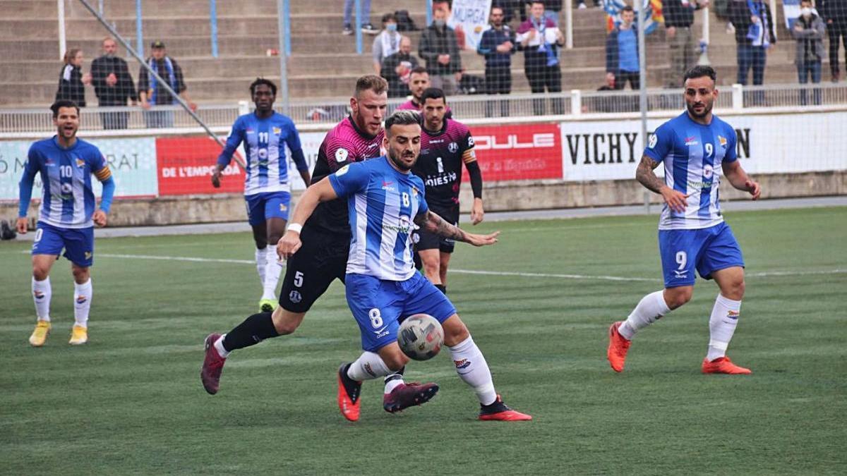 El figuerenc Gabri Vidal en una acció del partit d&#039;ahir.