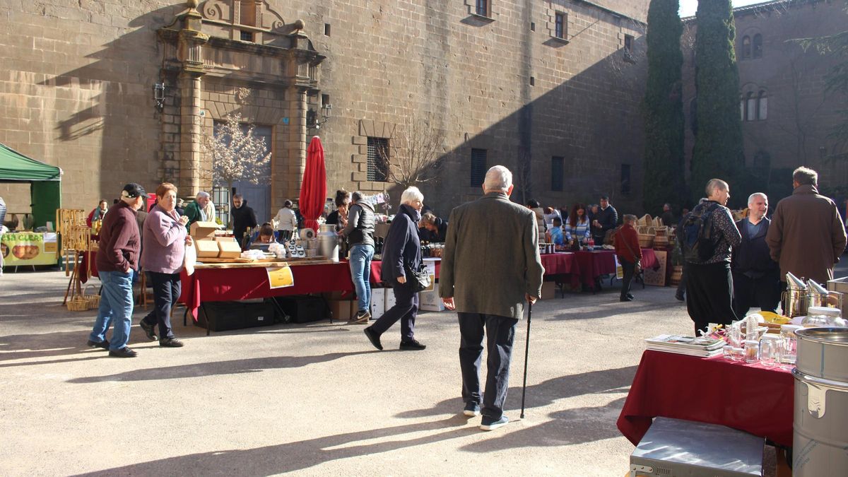 Parades i visitants davant del santuari del Miracle