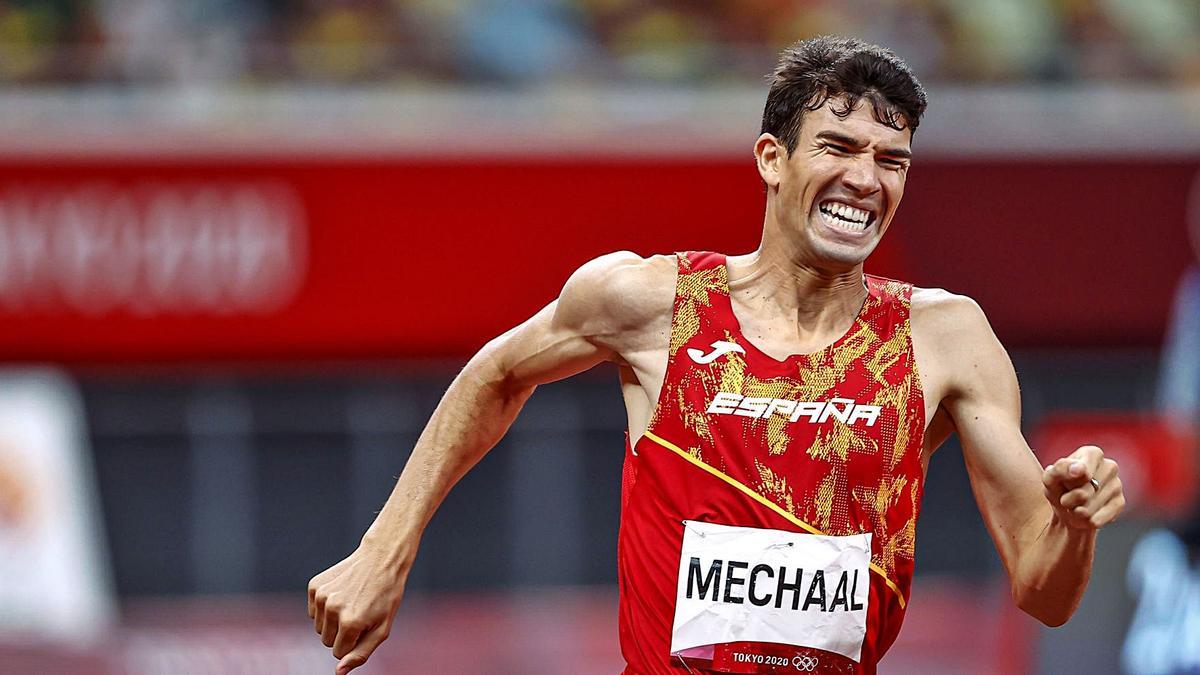 Adel Mechaal, durant la final dels 1.500 metres d’ahir en què va estar a punt d’aconseguir una medalla.  | JUAN IGNACIO RONCORONI / EFE