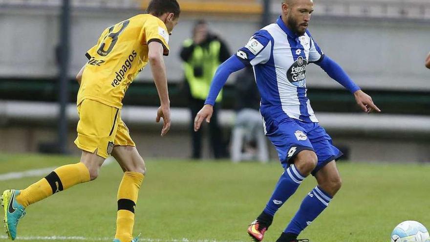 Laure, que entró en la segunda parte por Bruno Gama, durante el amistoso de ayer frente al Peñarol.