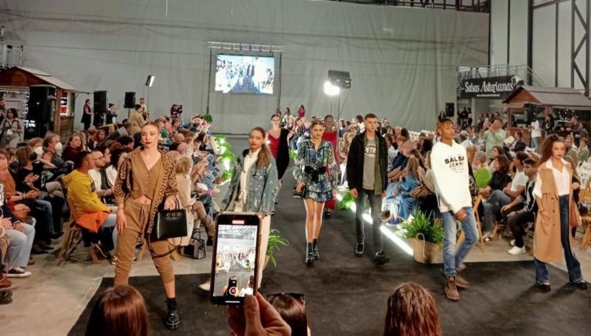 Laviana se pone guapa para recibir el otoño