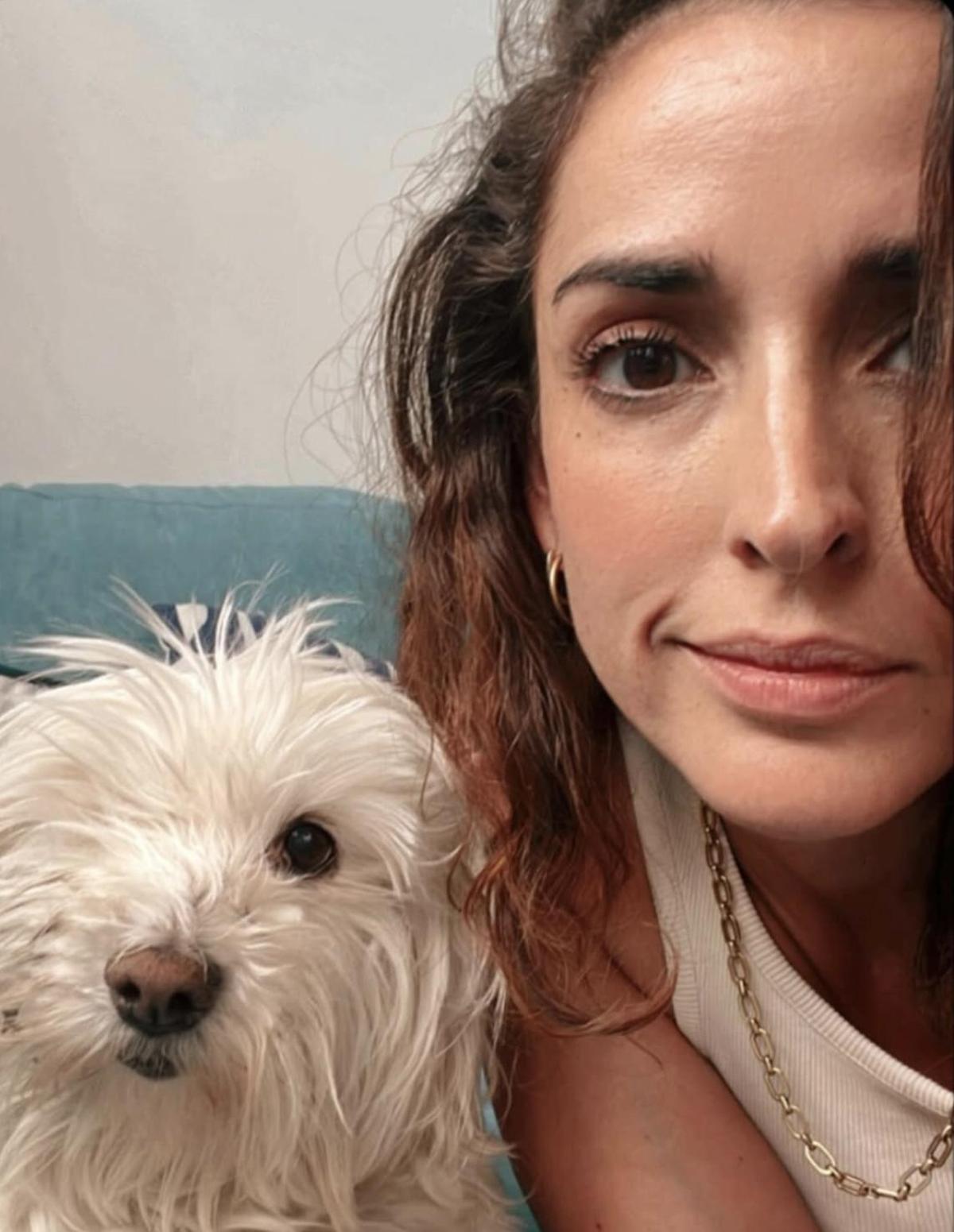 Esta es la foto favorita de Inma Cuesta en 2025, con su perrita Rumba