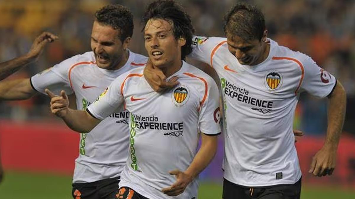 Baraja, Silva y Joaquín, celebrando un gol del canario