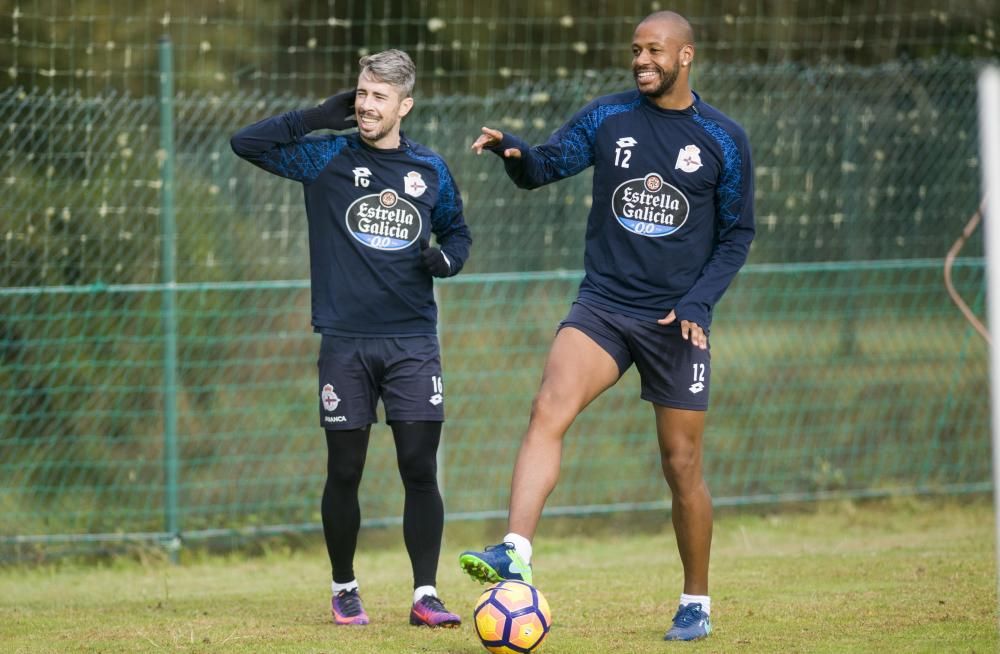 El técnico convoca a 19 jugadores, por lo que tendrá que hacer un último descarte antes del encuentro ante el Sevilla.