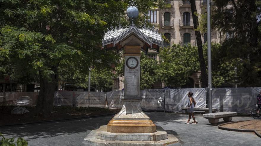 La estación meteorológica de la Plaza España en pleno julio.