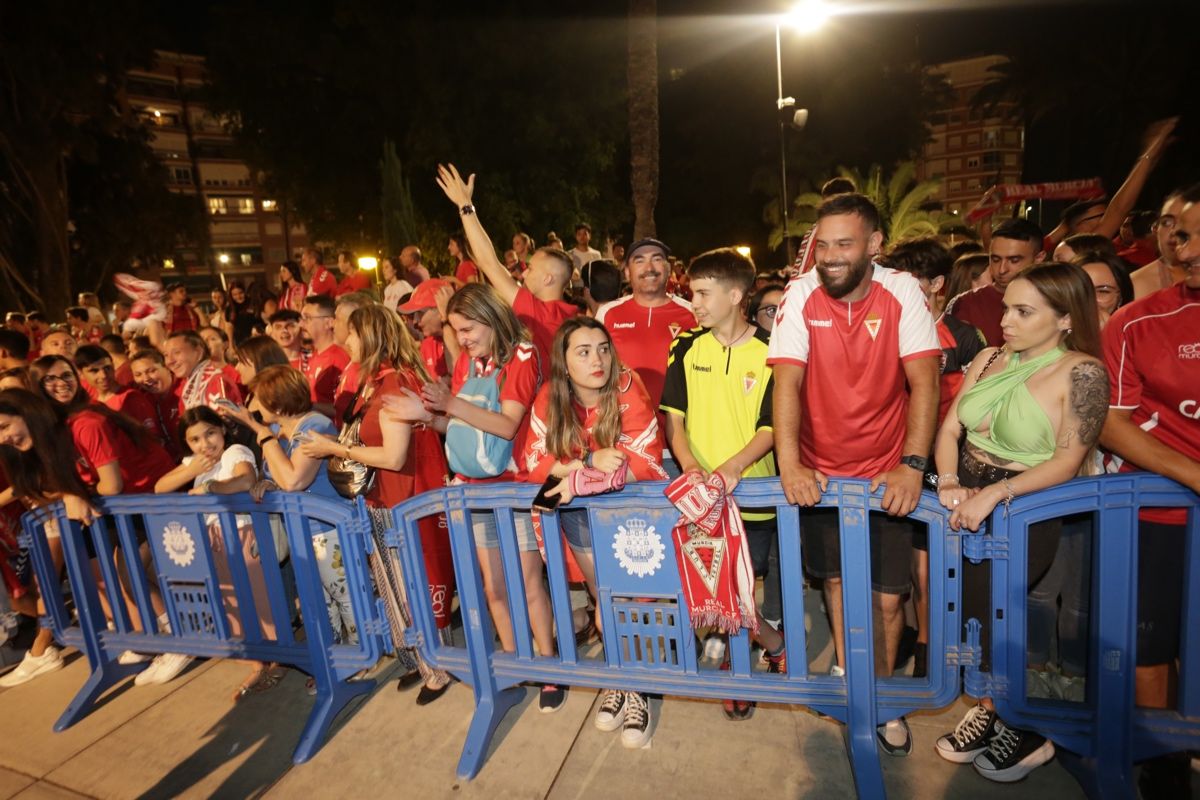 La Circular se llena para celebrar el ascenso del Real Murcia