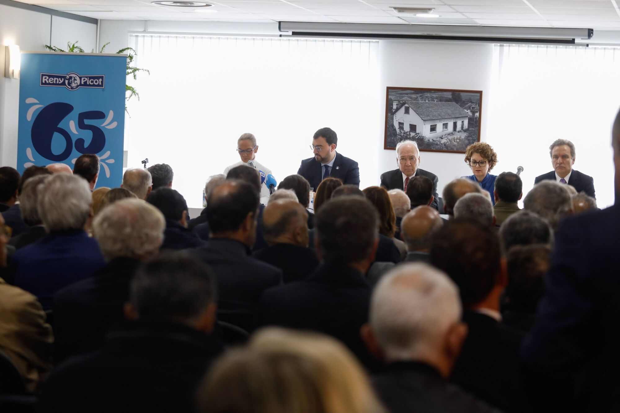EN IMÁGENES: Inauguración de la nueva planta de Reny Picot en Anleo (Navia)