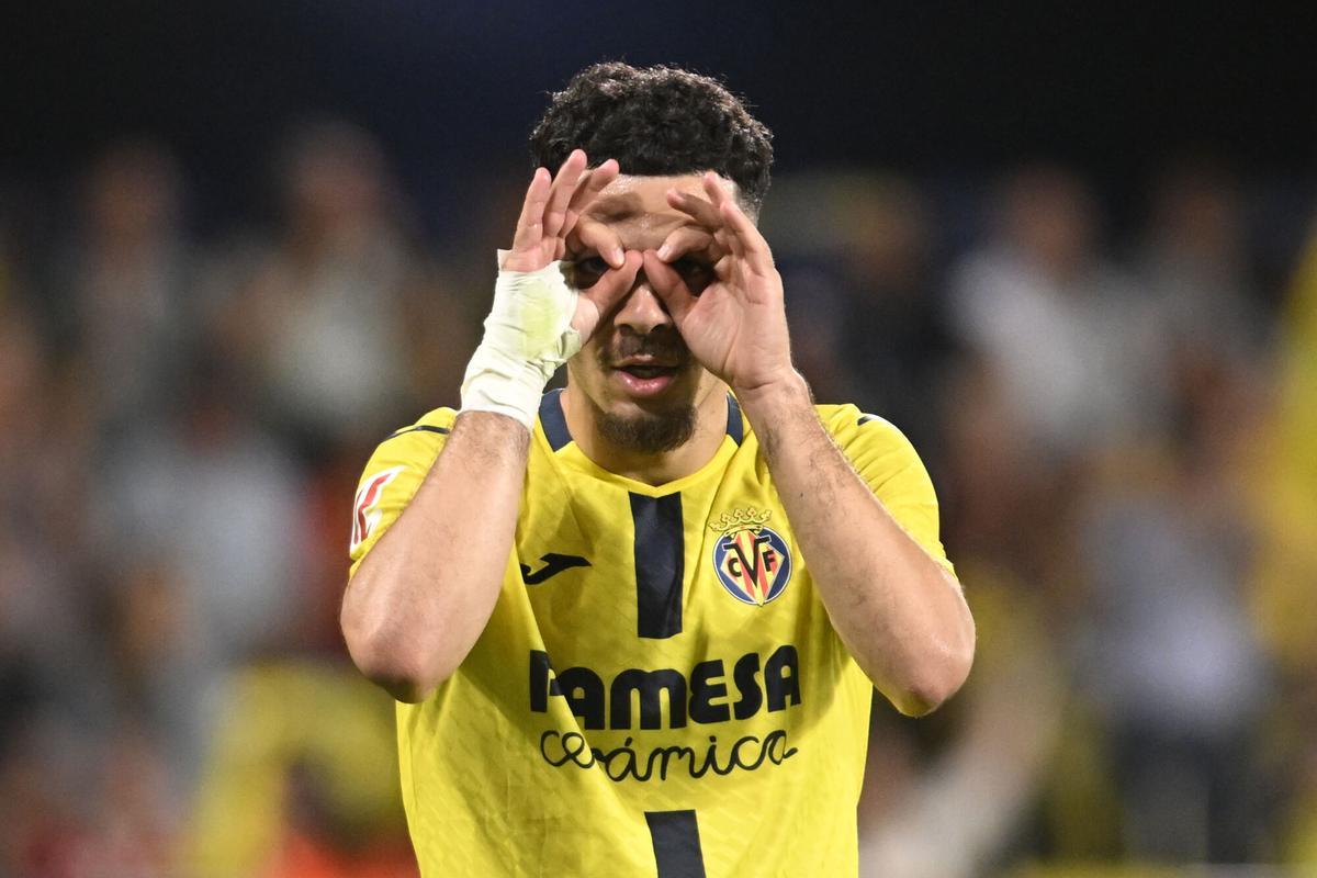 Un jugador del Villarreal celebra un tanto. Un jugador del Villarreal celebra un tanto.
