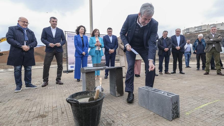 Colocación de la primera piedra del Edificio de los Servicios Esenciales en Gran Canaria