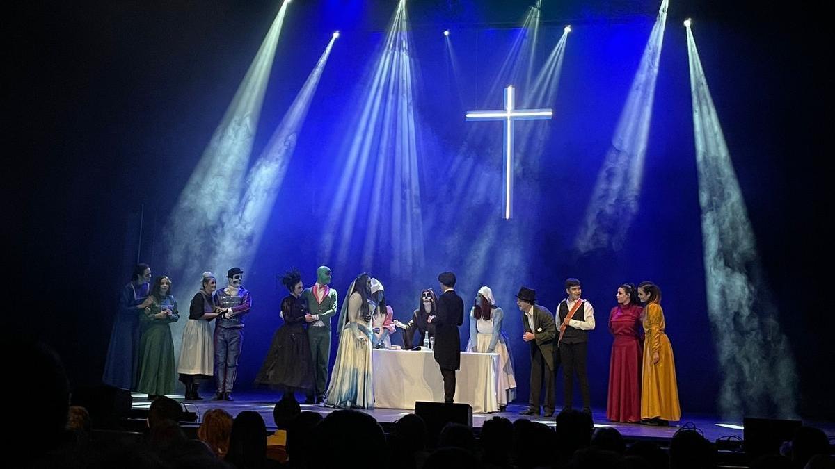 La boda espectral que no llega a celebrarse entre Emily y Víctor