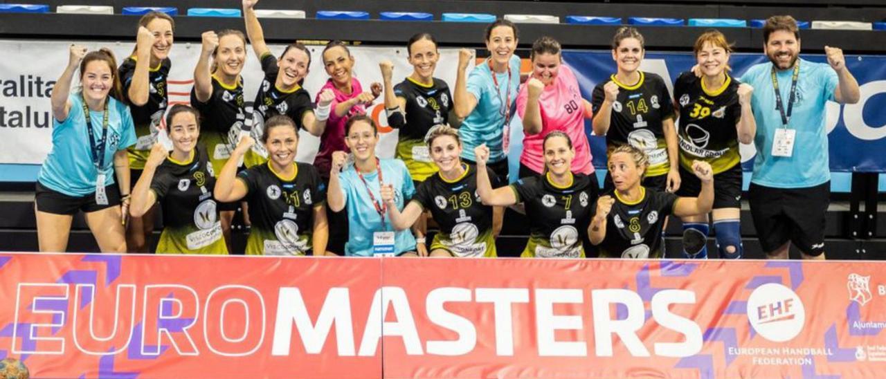 Las jugadoras de Algemesí celebran el título. | LEVANTE-EMV
