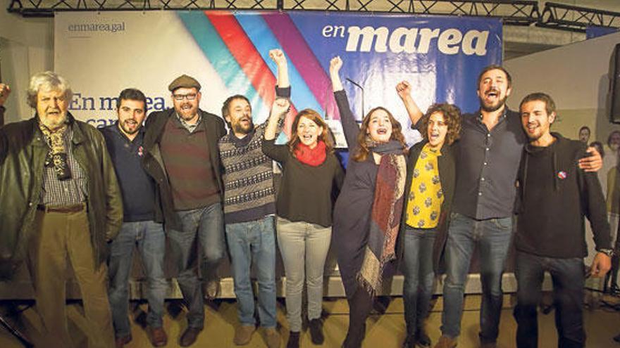 Beiras, por la izquierda, Riobóo, Noriega, Ferreiro, Yolanda Díaz, Ángela Rodríguez, Alexandra Fernández, Gómez-Reino y Bruzos.  // O.  Corral