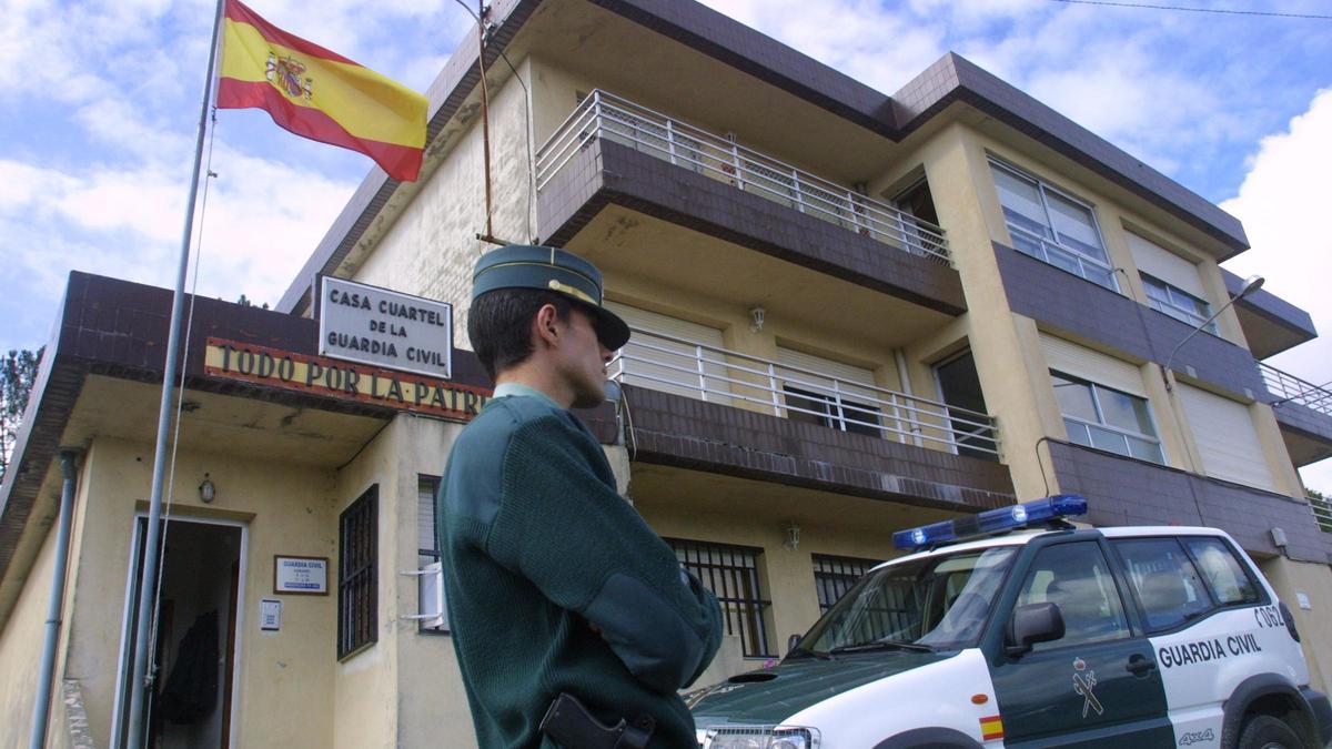 Vista exterior del cuartel de la Guardia Civil en Vila de Cruces.