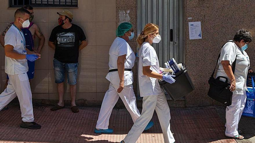 Profssionals del CatSalut fan PCR porta a porta i de forma voluntària a Ripollet