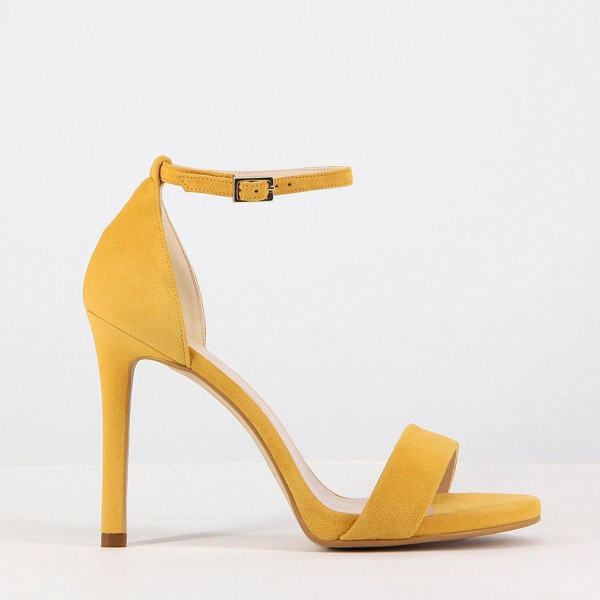 Zapatos de invitada: sandalia amarilla