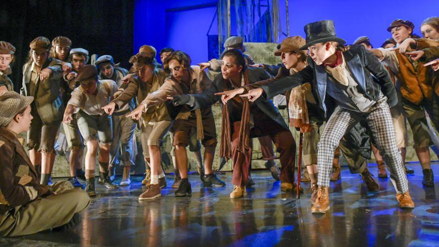 Assaig del musical Oliver de Manresa Teatre Musical