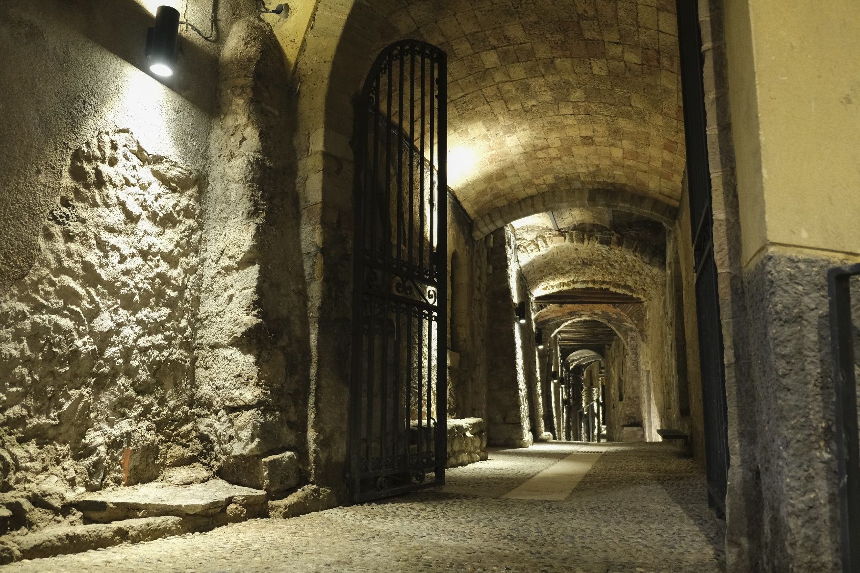 Les obres al carrer del Balç permeten descobrir un nou vial medieval