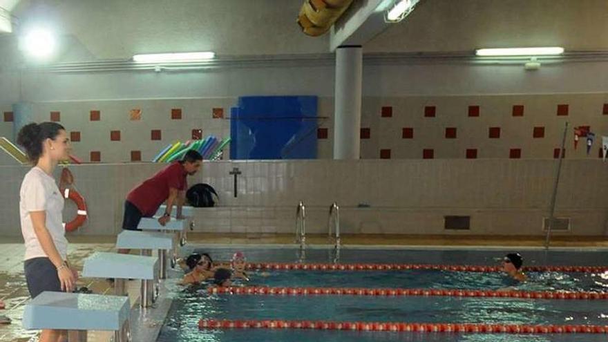 Piscina del recinto de Campolongo. // Rafa Vázquez