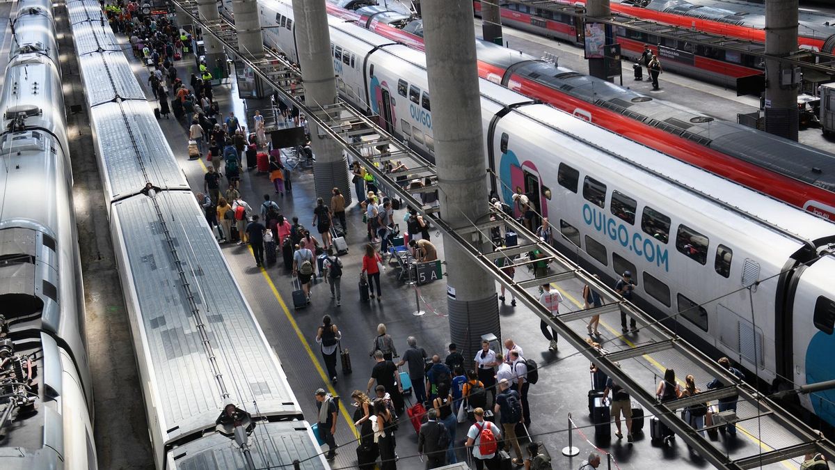 Adif declara “congestionadas” las estaciones de Atocha y Chamartín entre críticas de Competencia por la gestión de pasajeros