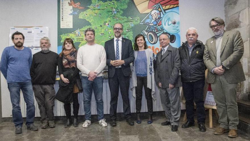 Guiteras i Buch, quart i cinquè per l&#039;esquerra, amb altres autoritats, al Consell Comarcal del Moianès