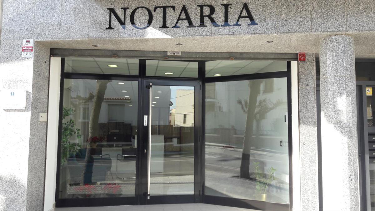 Entrada a una notaria de Barcelona.
