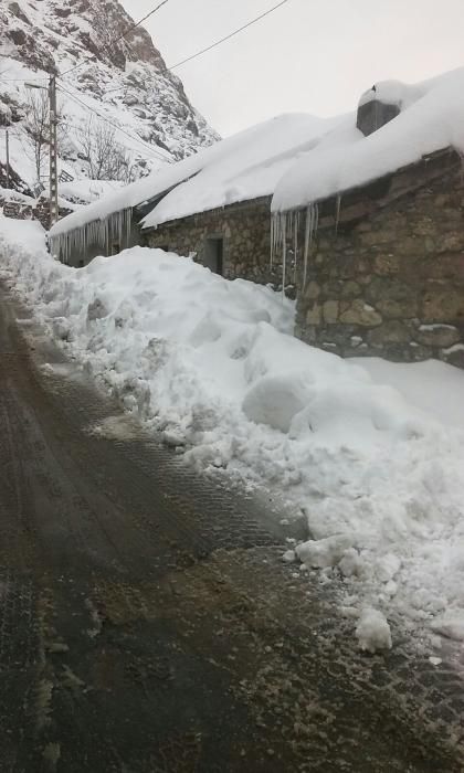 La nieve cubre de blanco el valle de Lago